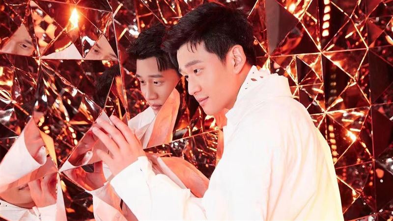 周興哲合體楊千嬅　做這事登微博熱搜
