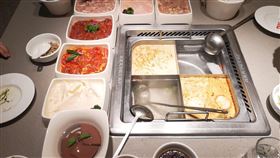 海底撈最新「燕麥奶湯底」！她一試推爆　網加碼曝神級喝法（圖／翻攝自DCARD）