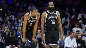 ▲杜蘭特（Kevin Durant）、哈登（James Harden）合攻52分，籃網開幕戰不敵公鹿。（圖／路透社／達志影像）