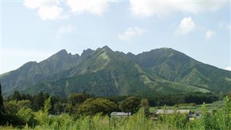 日本阿蘇火山噴發　濃煙直衝天際