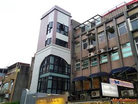 老公寓裝電梯，生活更便利，圖為中山區靜巷內的中山御品社區增設電梯(圖/台北市政府)