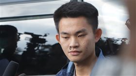 港媒：警方未再提供陳同佳安全屋在台殺害女友的香港男子陳同佳（如圖）迄今並未赴台投案，香港媒體最新報導，警方不再提供他安全屋居住，陳同佳目前動向未明。圖為陳同佳2019年10月23日在港刑滿出獄。（資料圖片）中央社記者張謙香港攝  110年10月13日