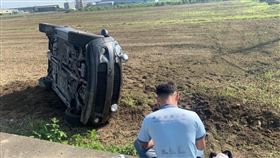 爆廢公社二館／一秒到田中站？鄉下大媽突左轉　1張照曝車主下場。（圖／翻攝自爆廢公社二館）