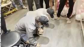 高雄,仁武,保母,鳳梨,道歉,下跪