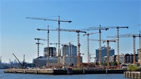 全球股市十月以來反彈，「基礎建設」產業在需求強勁以及政策支持下，展現出強勢多頭氣焰。（示意圖／翻攝自Pixabay）