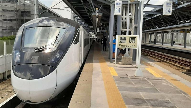 台鐵美學城際列車　獲選日本設計百大