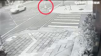 新／林口男過馬路遭轎車撞飛傷重不治