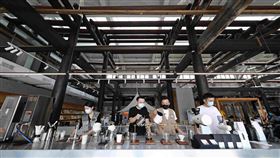 ▲梁柱異彩、弓形捲棚，儒考棚有著少見的福州木構架工法。（圖／梁勝宗提供）