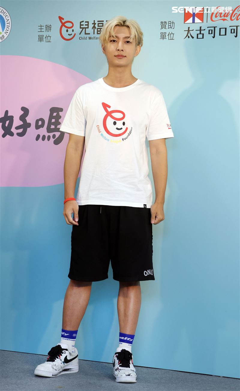 炎亞綸擔任網路霸凌公益大使。（記者邱榮吉/攝影）