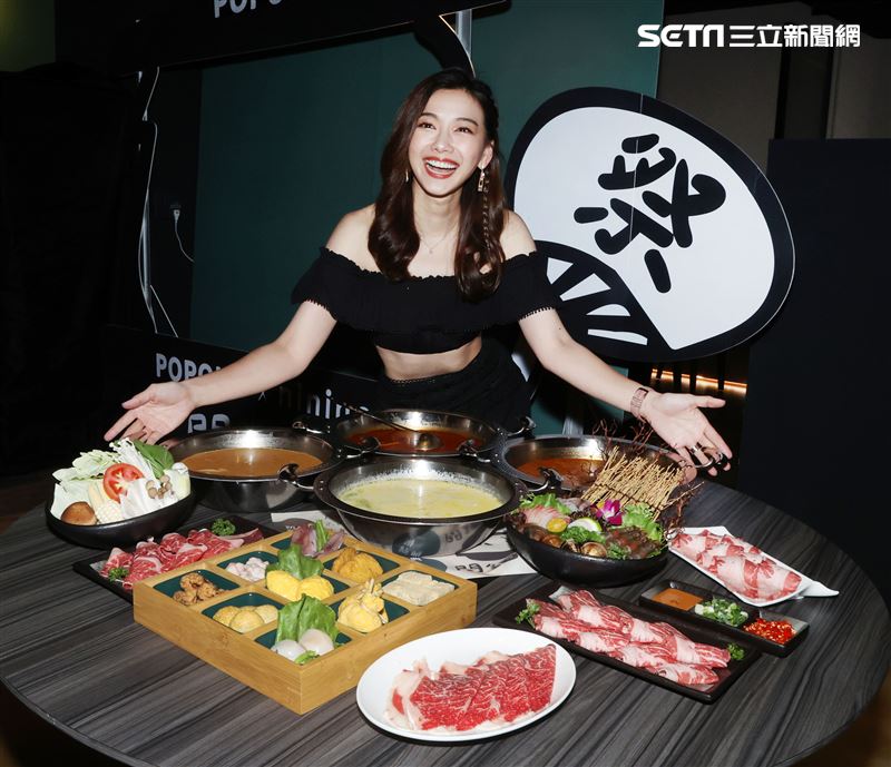 電商女帝邵庭火鍋店「涮辛酸」開幕。（記者邱榮吉/攝影）