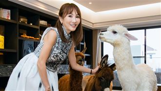 富豪女星被草泥馬誤踢！血流不止送醫