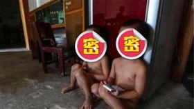  中國網路上流傳一對不穿衣服的雙胞胎（圖／翻攝自騰訊網）