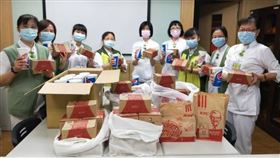 ▲(右起) 台灣必勝客總經理梁家俊代表怡和餐飲集團接受副總統賴清德頒發「台灣永續發展目標行動獎」。（圖／業者提供）