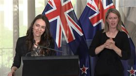 6.5地震襲紐西蘭　總理慌張眼神網笑真實：大家都是人
圖／翻攝自Jacinda Ardern臉書
https://www.facebook.com/jacindaardern/videos/2956020377993548/