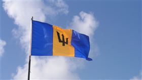 加勒比海島國巴貝多（Barbados）國旗。（圖／翻攝自pixabay）