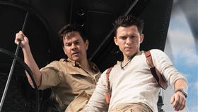 《秘境探險》湯姆霍蘭德、馬克華伯格。（圖／索尼影業提供）