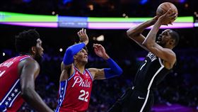 ▲杜蘭特（Kevin Durant）29分15籃板12助攻拿下「大三元」。（圖／美聯社／達志影像）