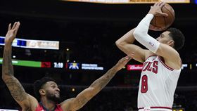 ▲拉文（Zach LaVine）飆進6顆三分球，連2場得分破30。（圖／美聯社／達志影像）