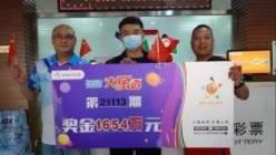 ▲邯鄲年輕人到體彩中心兌獎。（圖／翻攝自中國體彩微信）