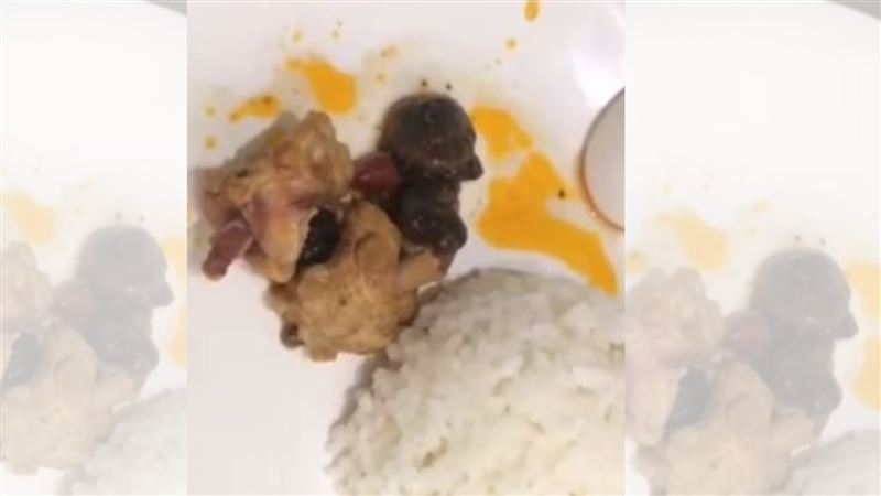 80元餐只有2雞肉！餐廳說法網笑翻