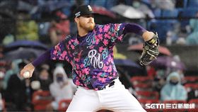 ▲樂天桃猿先發投手狂威。（圖／記者劉彥池攝影）