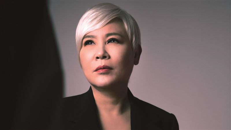 恭喜　黃小琥挺「飽滿美胸」宣布喜訊