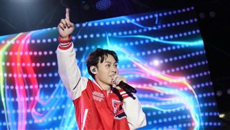 顏佑庭秀地板動作　炸裂舞台全場嗨爆