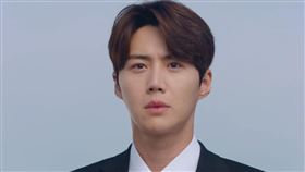  ▲金宣虎海岸村恰恰恰。（圖／翻攝自Netflix）