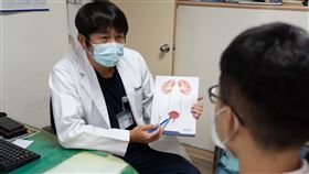 光田綜合醫院泌尿科醫師丁原田指出，無痛性血尿可能是膀胱等癌症的前兆（圖／光田綜合醫院提供）