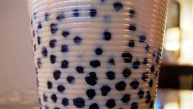 珍珠奶茶
https://www.flickr.com/photos/oxborrow/1271433668/in/photolist-2WmqW9-f2ReCF-fBRiNG-jkLRmf-fBAYm4-4ccamF-88k5i-d5MDA-zLF5y2-fBRjPm-XkF7c-eVD2Gq-eVrBfM-eVrv7c-eVCUS3-eVrBPr-972uTU-kA4tPE-6Qinsv-q