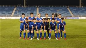 台灣女足勝巴林  睽違14年重回亞洲盃會內賽台灣女足前往巴林爭取2022印度女子亞洲盃門票，25日凌晨靠著賴麗琴自由球破網，以及陳燕萍頭槌破門，以2比0擊敗巴林，資格賽拿下全勝，暌違14年晉級2022印度女子亞洲盃會內賽。（中華民國足球協會提供）中央社記者黃巧雯傳真  110年10月25日
