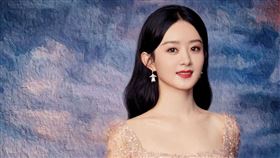 趙麗穎21日晚間以裸色低胸禮服出席中秋晚會，舉手自拍胸前空隙引起討論。微博