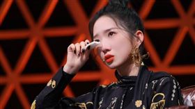 52歲周傳雄上節目　評審才22歲！網怒嗆：時代變了，孟美岐，圖／翻攝自天賜的聲音微博