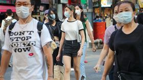 指揮中心將公布放寬措施　口罩政策仍持續（1）國內COVID-19本土疫情趨穩，中央流行疫情指揮中心指揮官陳時中26日表示，國內6天4度零本土，預計27日將再進一步公布境內部分防疫措施放寬標準，但口罩政策暫時還是要持續。中央社記者王騰毅攝　110年9月26日