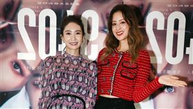 李亦捷、莫允雯「2049－幸福話術」第一、二單元交接。（記者邱榮吉/攝影）