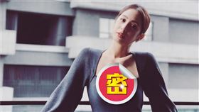 莫允雯曬出完美胸型。（圖／翻攝自IG）