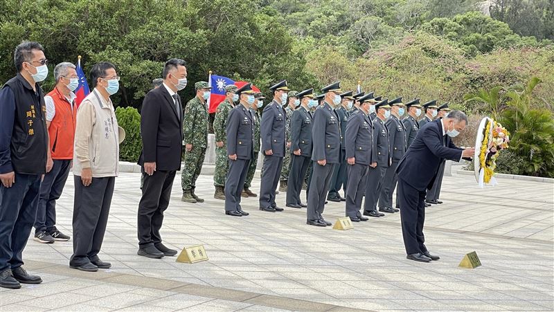 國防部長剛走！金門士兵洽公4連撞