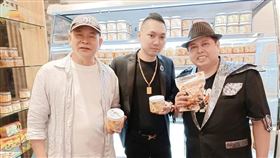 連千毅合體澎恰恰。（圖／翻攝自連千毅臉書）
