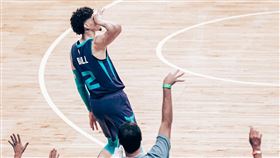 ▲「球三弟」鮑爾（LaMelo Ball）投進7顆三分球攻下25分，黃蜂被塞爾提克中止3連勝。（圖／翻攝自黃蜂推特）