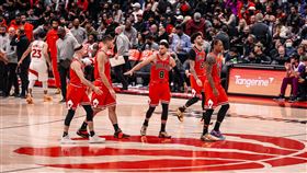 ▲公牛4巨頭合力攻下80分！開季4連勝。（圖／翻攝自公牛推特）