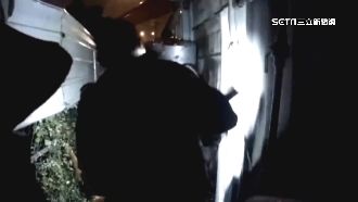 警夜搗鐵皮屋破獲賭場　逮40名賭客