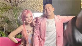 草爺為她獻第一次　披戰袍秒變小粉紅（圖／皇家御製提供）