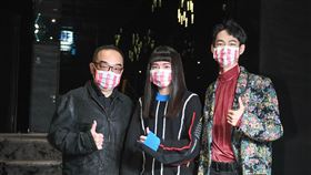 （左起）導演易智言、電影主題曲演唱者持修、配音演員黃河出席《廢棄之城》首映會。（圖／牽猴子提供）