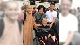 ▲楊母在世時，都由五姊及阿金負責照顧，2人幾乎天天碰面，感情相當好。（圖／CTWANT提供）