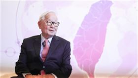 玉山科技論壇 張忠謀演講（1）台灣玉山科技協會26日在台北國際會議中心舉行20週年慶祝大會暨論壇，邀請台積電創辦人張忠謀（圖）出席演講。中央社記者裴禛攝 110年10月26日