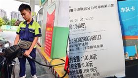 限電後中國又爆「柴油荒」！加油站限量加油：只能加100（圖／翻攝自郭氷心、財新網微博）