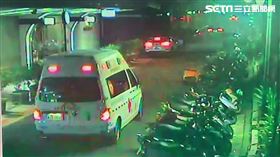 北市林男疑勒斃女友後割腕，警消趕緊將他送醫搶救。（圖／翻攝畫面）