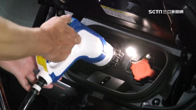 世界首座！電動機車電池交換站亮相