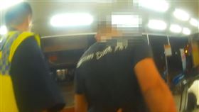 台中超商店員,勸喝醉男子未戴口罩,被毆打重傷,肋骨斷裂,腦震盪　,恐失明,周姓男子酒測值0.17,供稱失憶 (圖/翻攝畫面)　