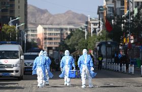 中國疫情反覆  清零或與病毒共存陷兩